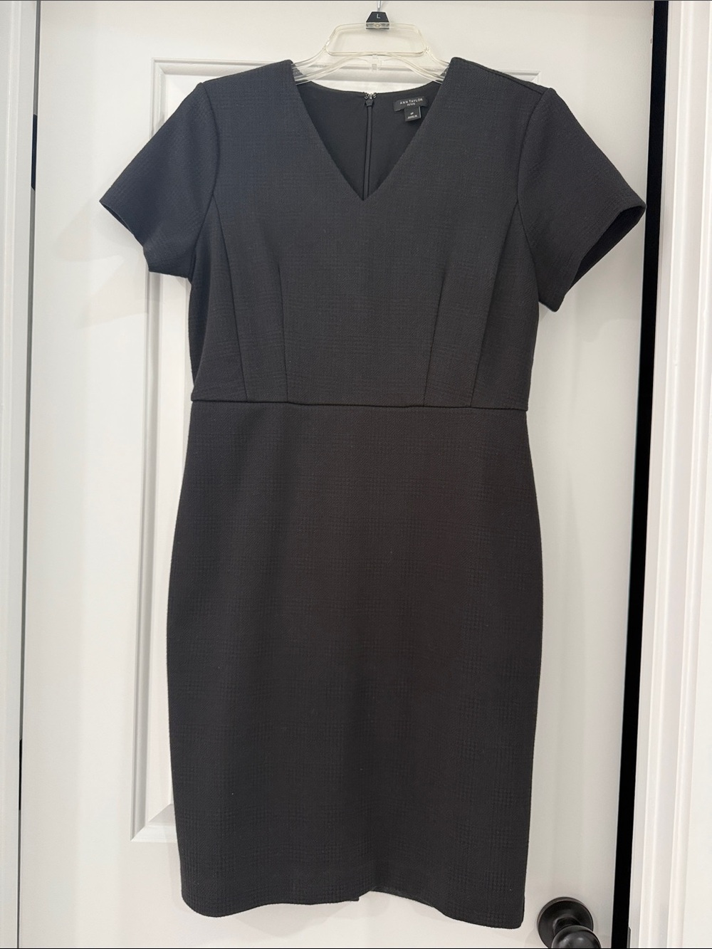 Ann Taylor Black V-Neck Short Sleeve Sheath Dress